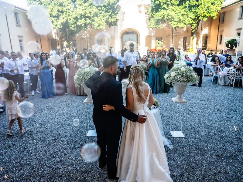 Josephine e Alex a Villa Zaccaria – confettata e torta nel cortile, foto 8