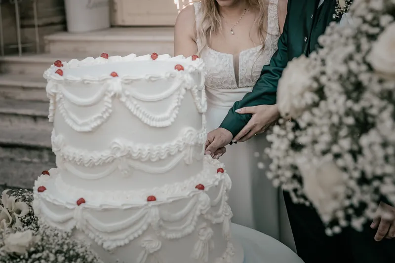 Josephine e Alex a Villa Zaccaria – confettata e torta nel cortile, foto 9