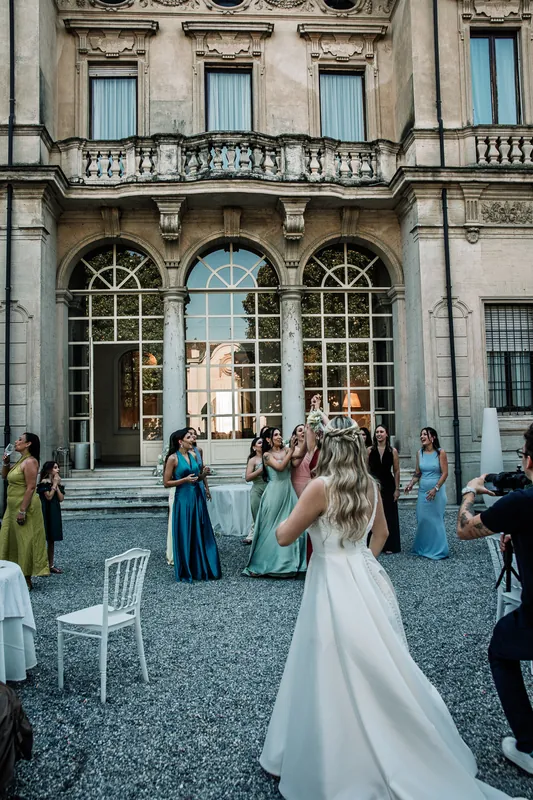 Josephine e Alex a Villa Zaccaria – confettata e torta nel cortile, foto 12